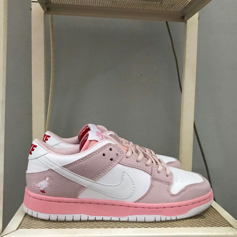 Nike SB Dunk Low Pigeon Pink