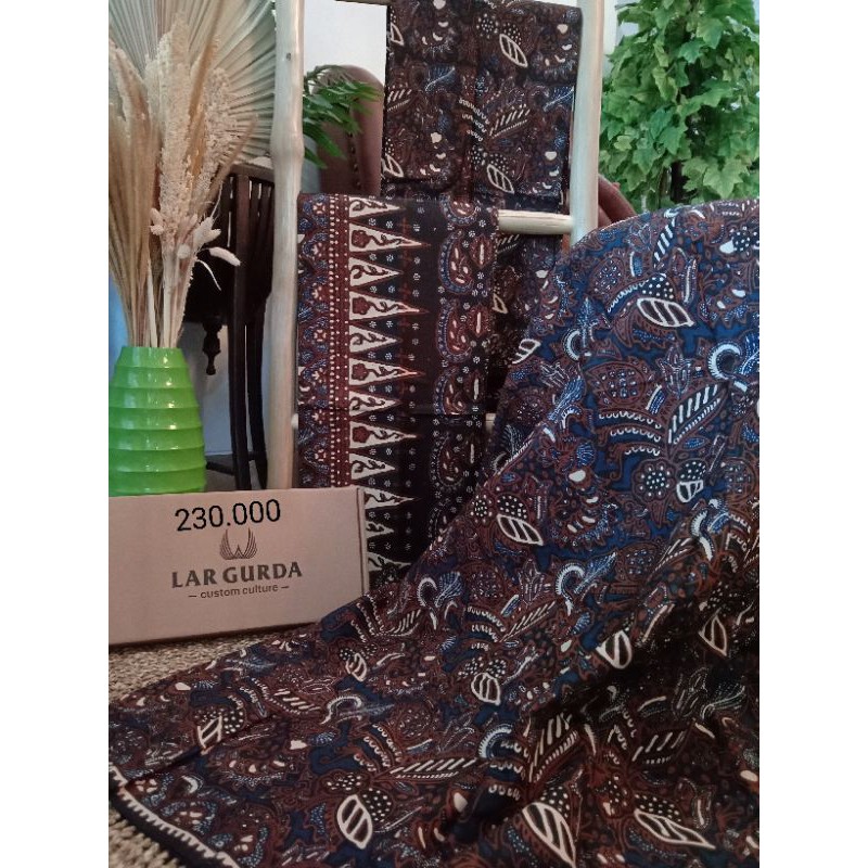 Sarung batik tradisional LAR GURDA