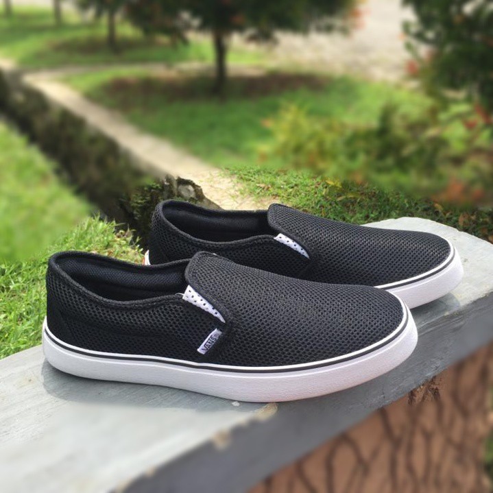 SEPATU KASUAL VANS SLIP ON SLIPON SLOP HITAM FOX PUTIH