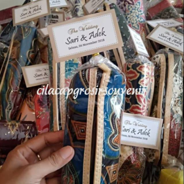 

Souvenir Pernikahan Murah Tempat Pensil Packing Plastik Minimal Order 100 Pcs