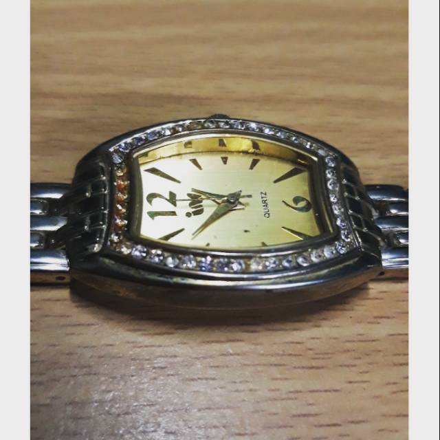 Jam tangan original wanita merk iwatch