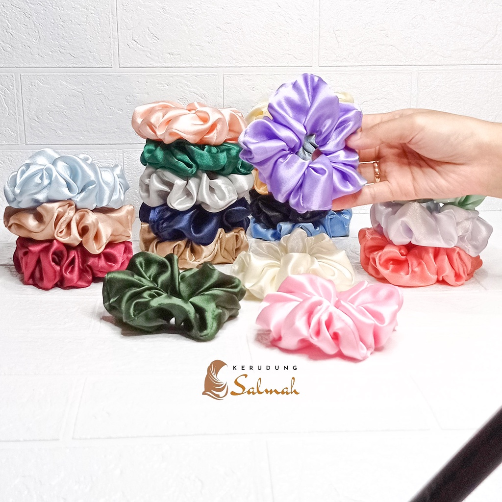 Scrunchie Satin Ikat Rambut Medium