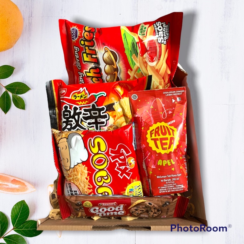 SNACK BOX / SNACK HAMPERS / SNACK GIFT BOX WISUDA ULANG TAHUN BIRTHDAY / GIFT BOX / SNACK GIFT RED