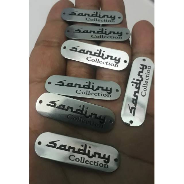 Cetak label hijab, tas, dompet. Bahan kuningan/stenlist