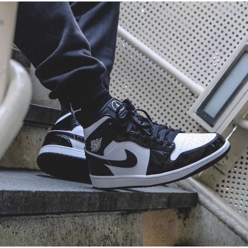 jordan 1 mid black carbon