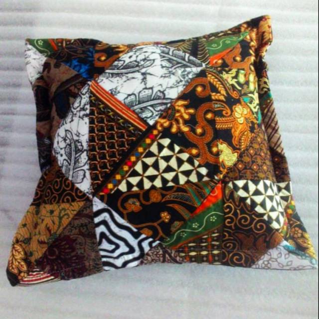 Sarung bantal perca 55x55 cm