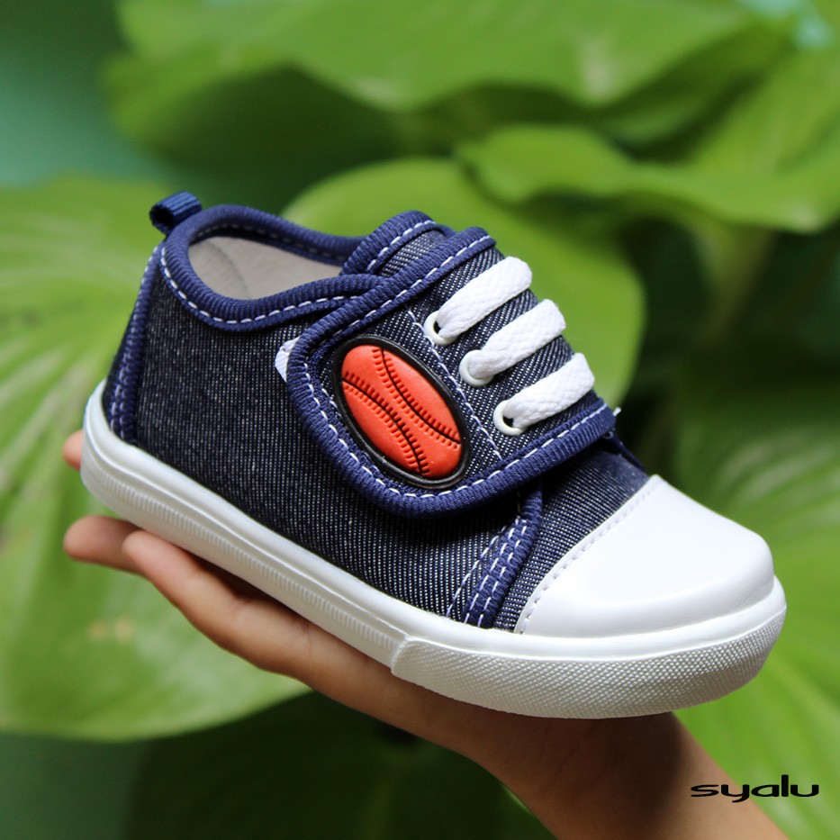 sepatu anak laki laki bahan denim K01