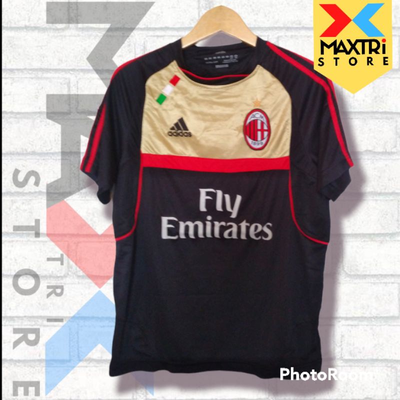 JERSEY BOLA AC MILAN JERSEY LAWAS JERSEY RETRO JERSEY SECOND JERSEY