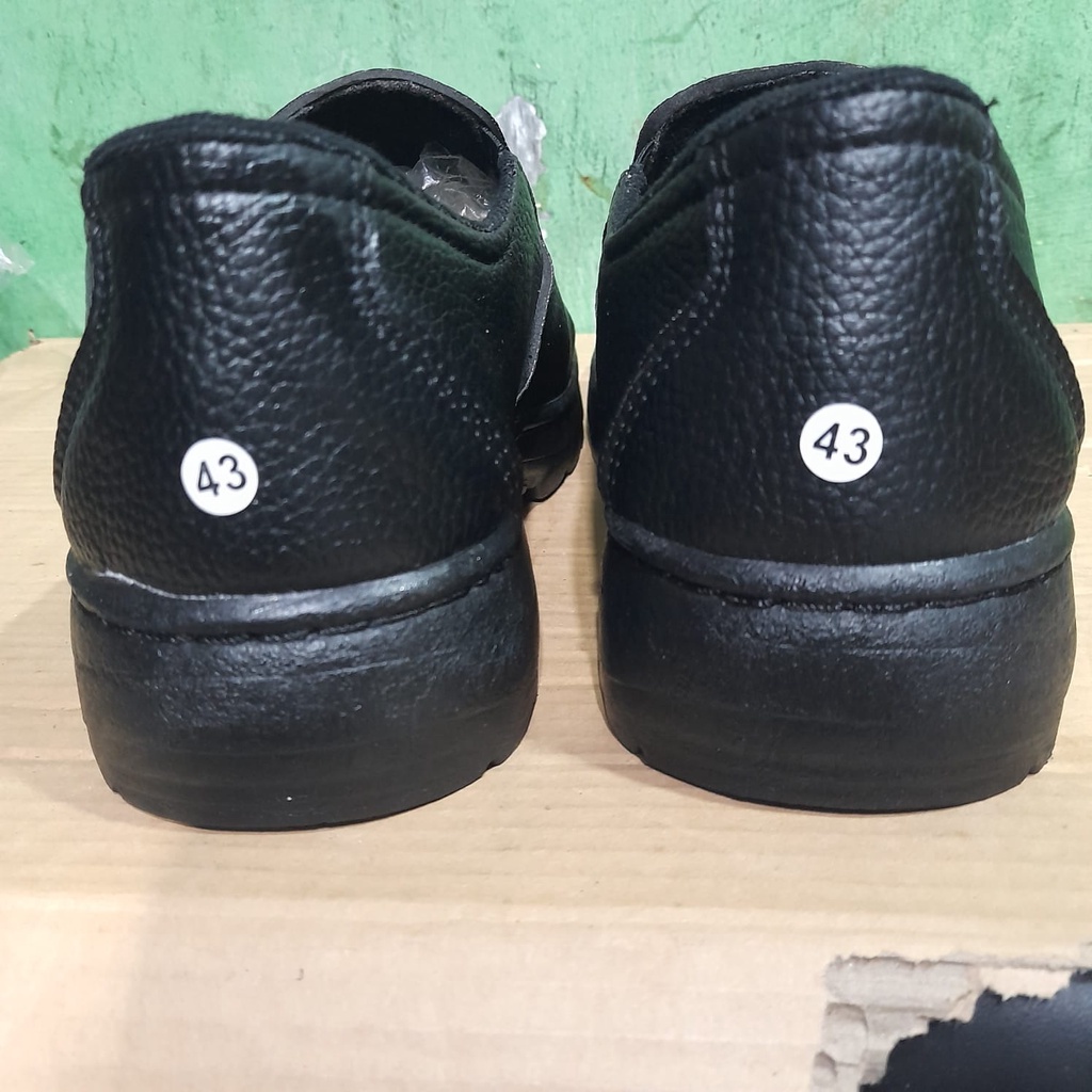 sepatu safety pendek slip on hitam