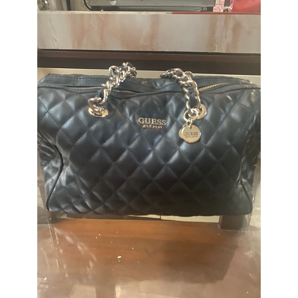 Tas minggat merk Guess