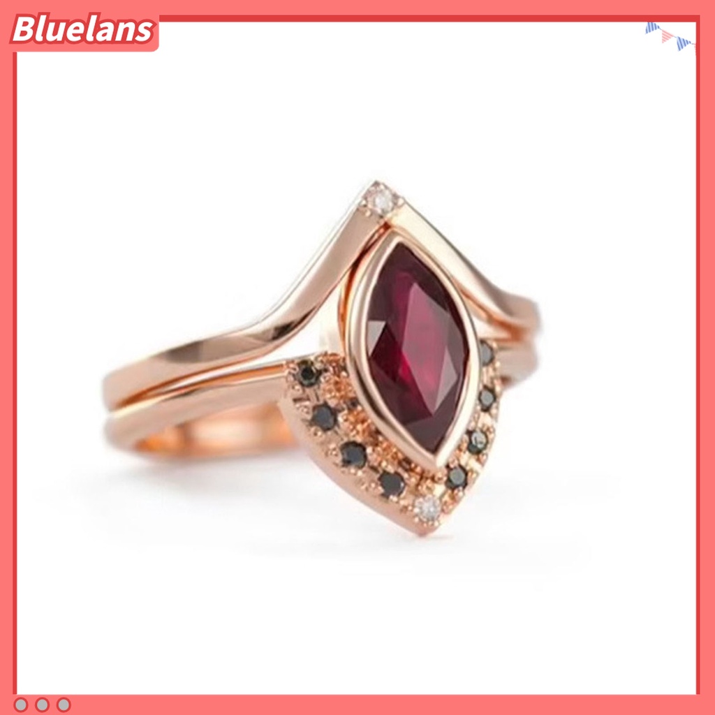 Bluelans 2 Pcs / Set Cincin Kristal Berlian Imitasi Prismatik Merah Bahan Alloy Gaya Retro Untuk Pasangan