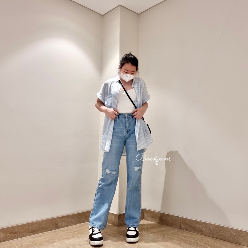 Boxofjeans - MARIE Ripped HW Loose Jeans - LIGHT BLUE