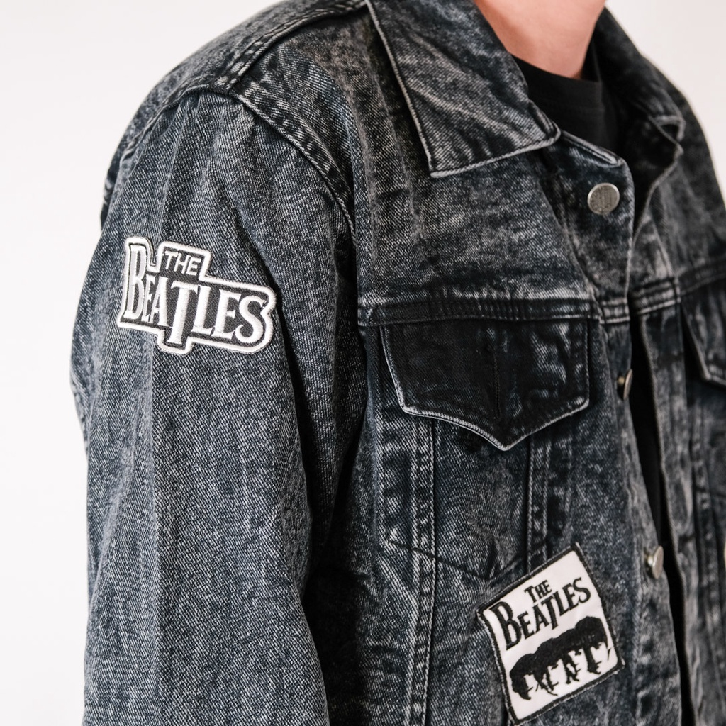 JAKET JEANS DENIM BLACK SANDWASH PATCH - THE BEATLES