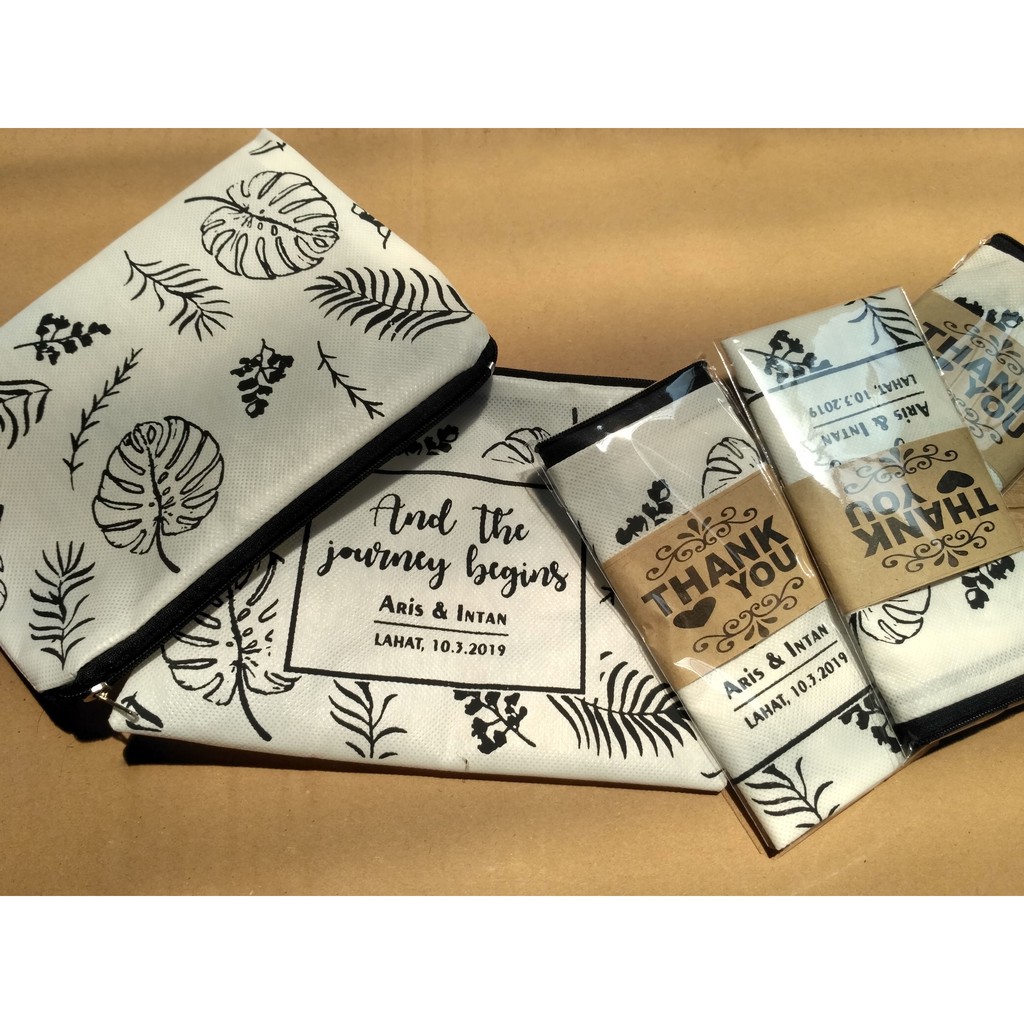 

Souvenir Pouch Spunbond 75gsm 20x15 cm Custom - Souvenir Pernikahan Custom