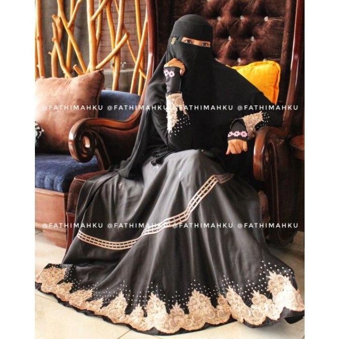 KEKINIAN ABAYA SHOFIYAH GOLD Dan BLACK Abaya Satin Temboro