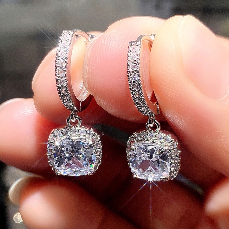 Anting Menjuntai Hias Batu Putih Warna Silver Gaya Klasik Untuk Wanita