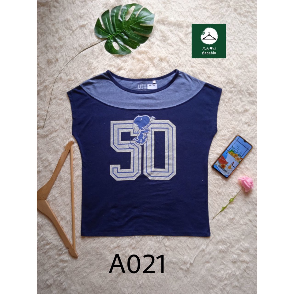 Uniqlo Peanuts Kaos Kasual Biru L Wanita A021