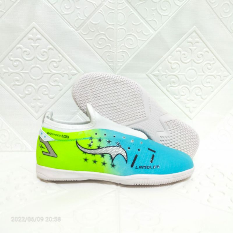 Lamgles - Sepatu Futsal Lamgles Star Anak Kecil Semi Boot Sol Rata Pelangi Biru Junior