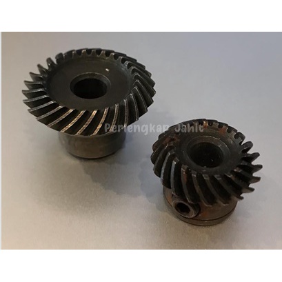 Upper &amp; Vertical Shaft Gear 181092-001 Mesin Jahit Lubang Kancing Brother B814