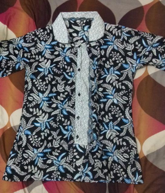 Batik Aksen Atasan Kerja Casual Batik Modern Wanita Peplum Kombinasi Embos Tanpa Lengan Panjang Solo