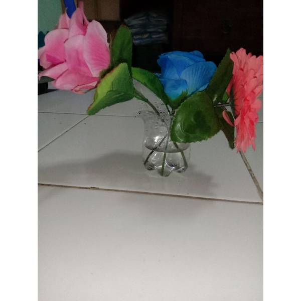 Vas bunga dari botol bekas