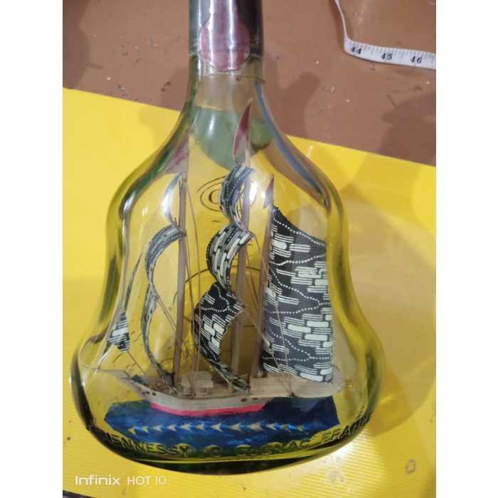 Miniatur Kapal dalam Botol XO