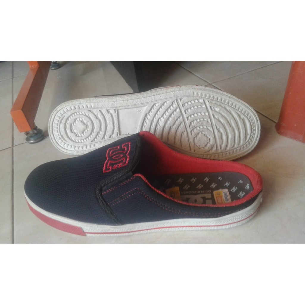 READY SEPATU MURAH SLIP ON COWOK SEPATU SELOP PRIA DC HITAM BERKUALITAS