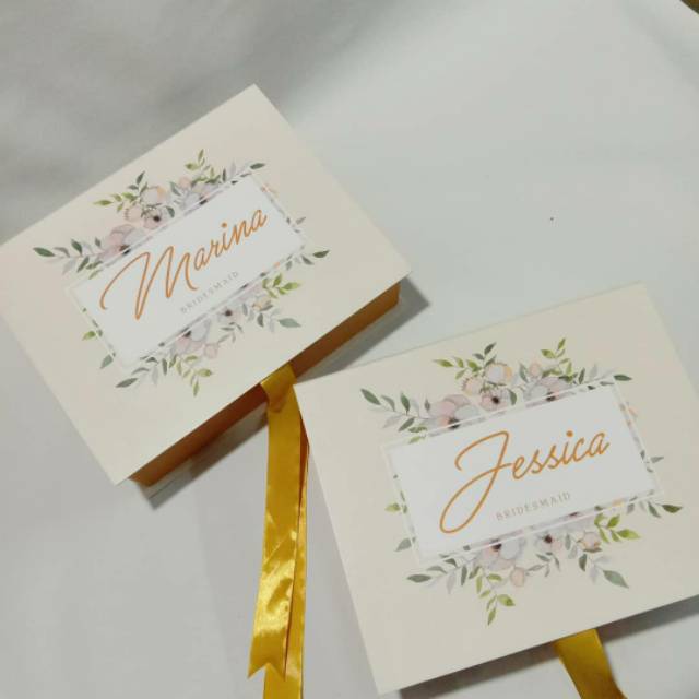 

Bridesmaid Box (25 x 20 x 7)