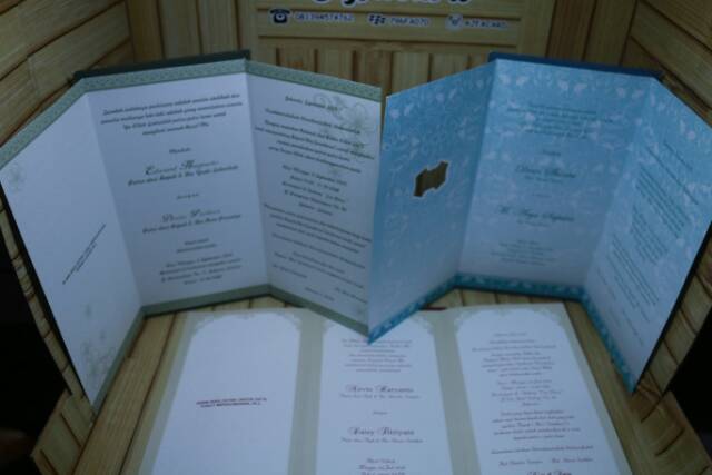 Kartu undangan single board / hard cover kode