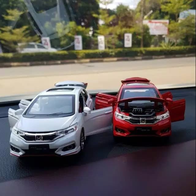 DIECAST MINIATUR DCS750 MOBIL SEDAN HONDA JAZZ MAINAN KADO ANAK