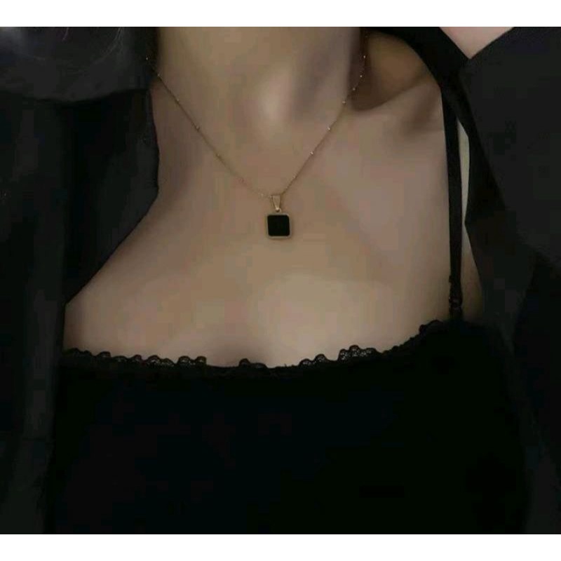 KALUNG TITANIUM ROSE GOLD LIONTIN KOTAK PERMATA HITAM