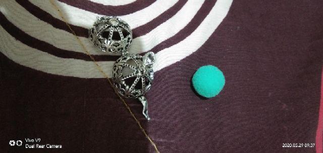 Kalung Diffuser Minyak Esensial Wangi Hollow Warna Silver Untuk Wanita