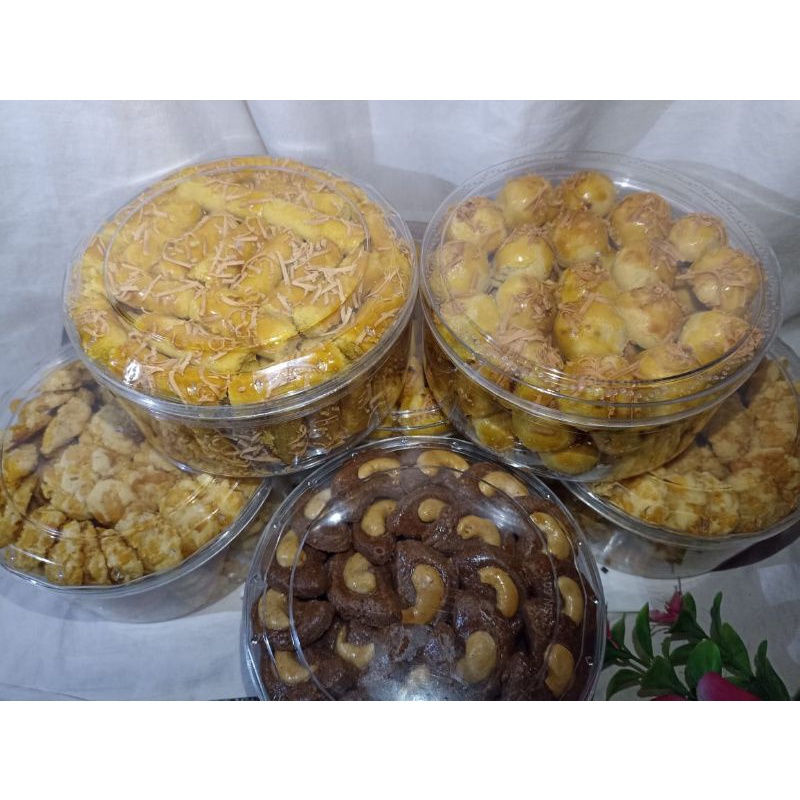 

Nastar/Kastangel/Coklat Mede/Cornflakes Kemasan toples 500 gr