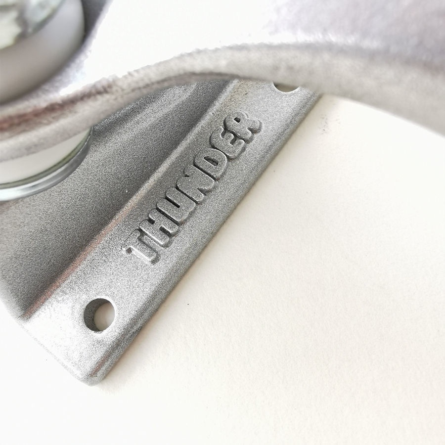 Truk THUNDER Dua Roda Ukuran 147mm Dengan Lampu Hollow