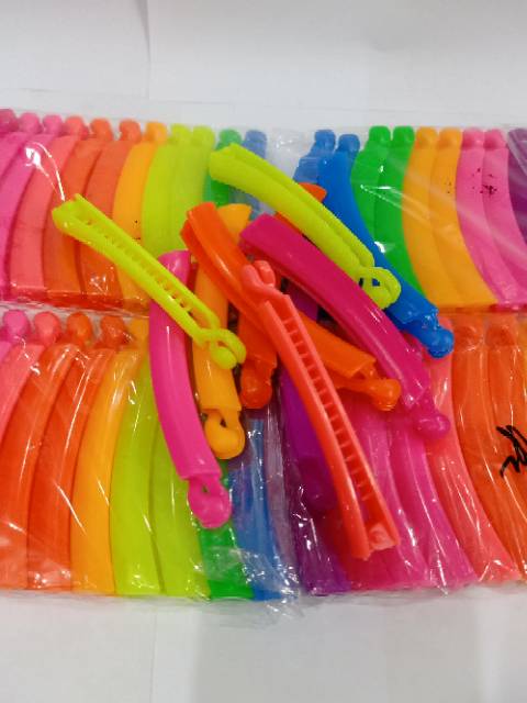 Jepit pisang warna warni bahan plastik