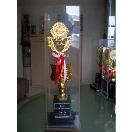 akrilik kotak piala