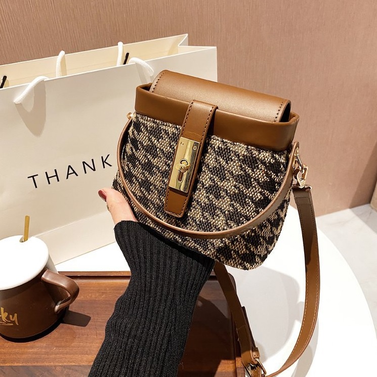 TFT AX200295 92955 AX955 D43 B2460 E4411 DJT0695 (3 TAS MUAT 1 KG) Tas selempang wanita import Batam Jakarta Slingbag Bag terbaru Ready Flower Leopard Ling