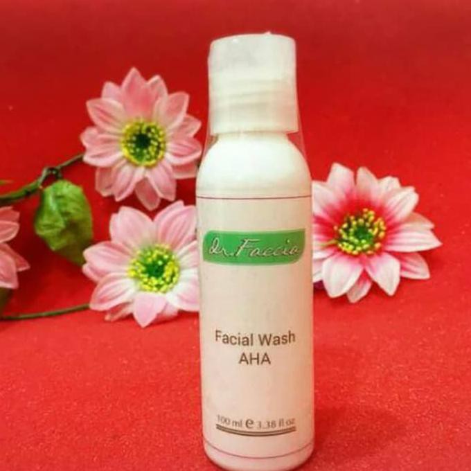 Limited Stock Paket Perawatan Membantu Merawat Kulit Menjadi Cerah Dan Glowing ><