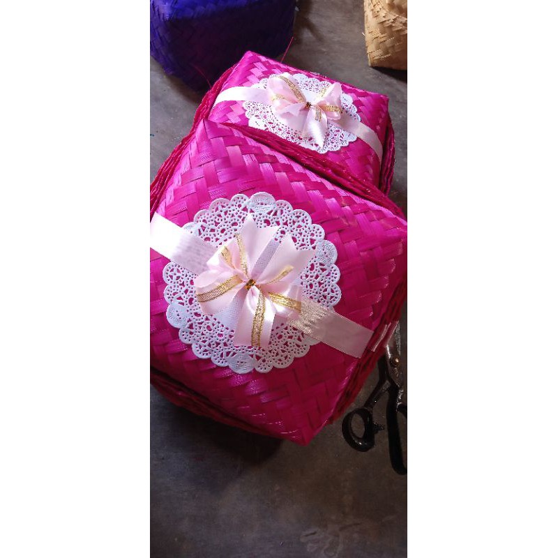 

Besek Warna + Pita + Kertas Renda 20 cm