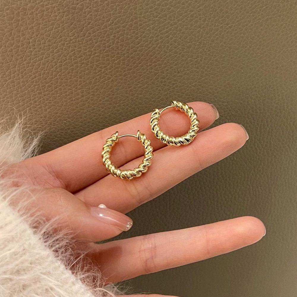 Mxbeauty Anting Logam Elegan Retro Kecil Keren Bentuk Sekrup Anting Gaya Korea Sederhana