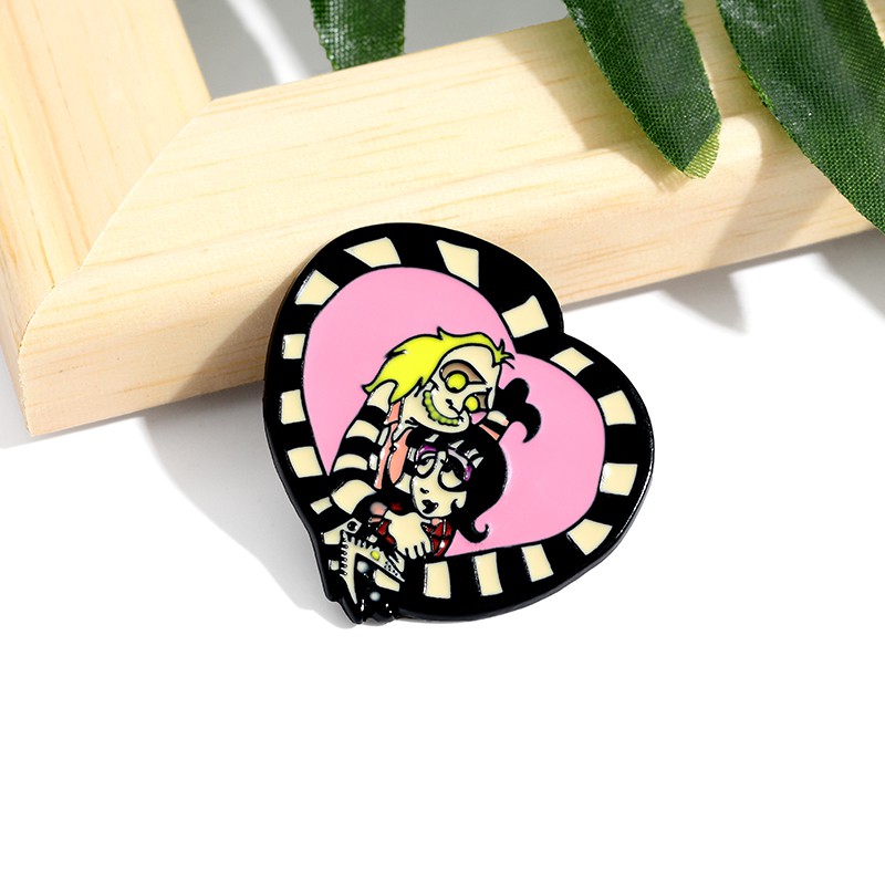 Bros Pin Enamel Bentuk Kartun Beetlejuice and Lydia Untuk Hadiah