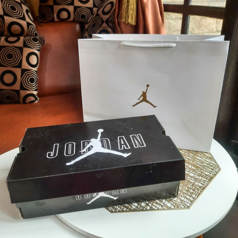 

Paper Bag dan Box Sepatu Air Jordan Paperbag Tas Nike Gift Wrapping Kotak Kado