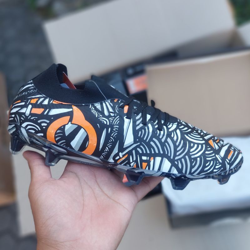 Sepatu Bola Ortuseight X Darbotz Fragments FG SE Black Original