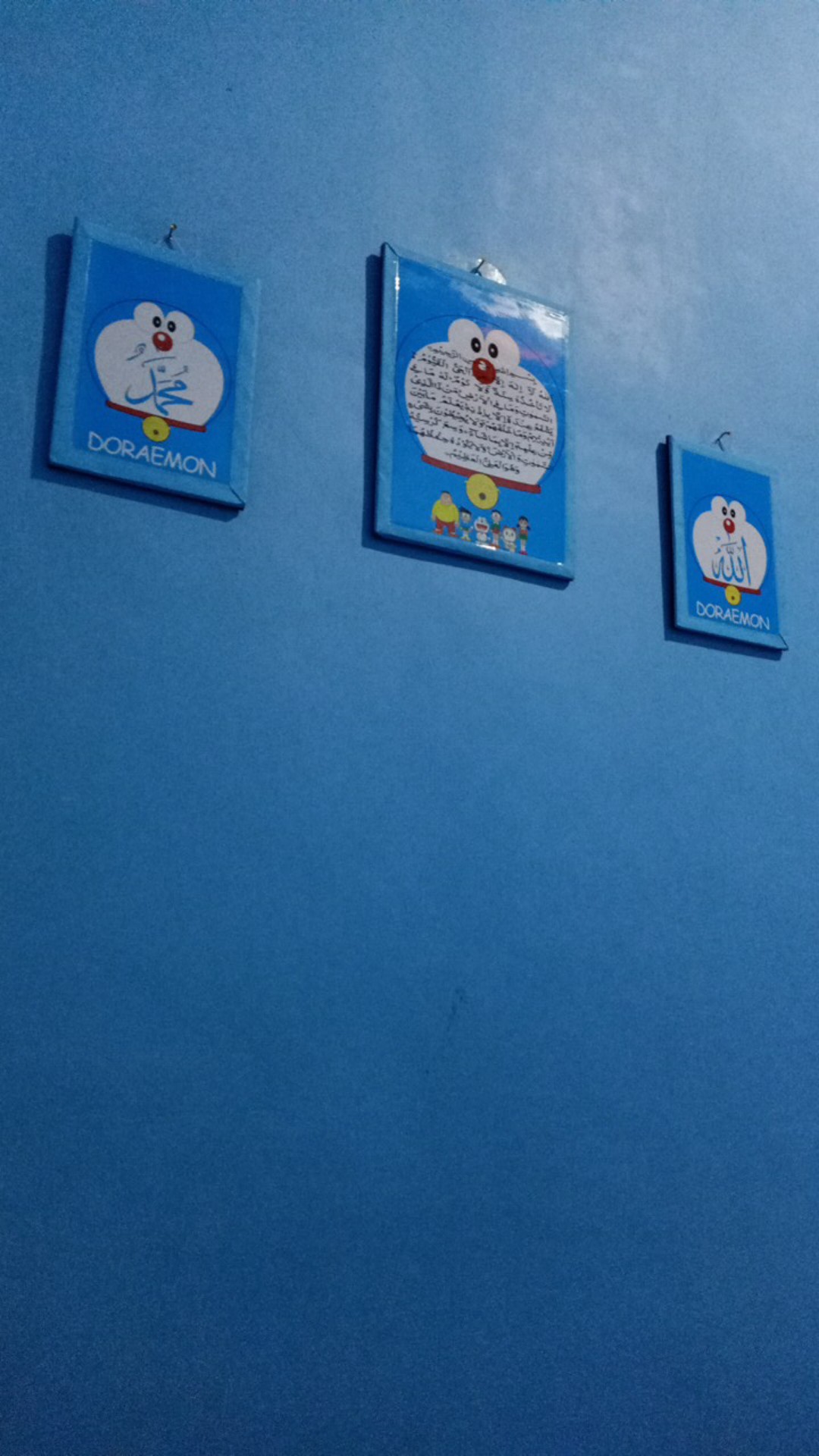 Kaligrafi 3 In 1 Motif Muka Doraemon