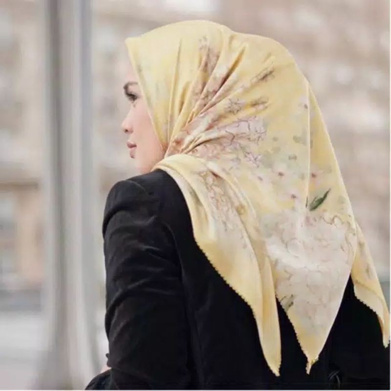 Preloved buttonscarves hydrangea jaune