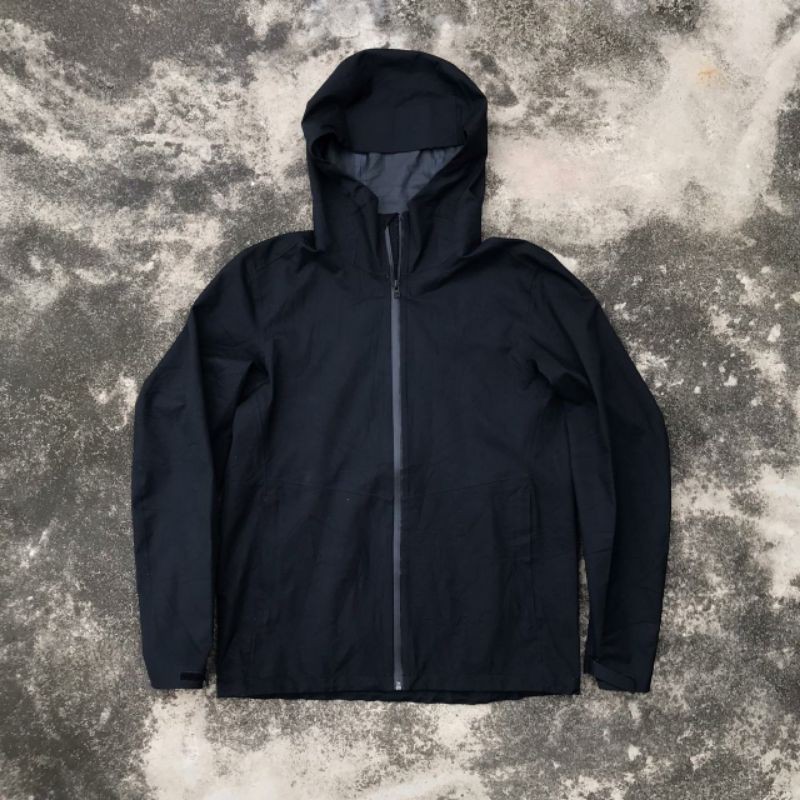 UNIQLO BLOCK TECH JACKET