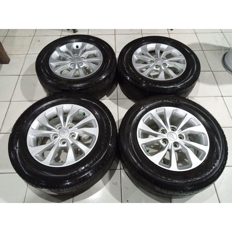 velg bekas mobil Terios Ring 16 pcd 5x114 lebar 6,5 ET 50 ban Dunlop dan Bridgestone 235 60 R16