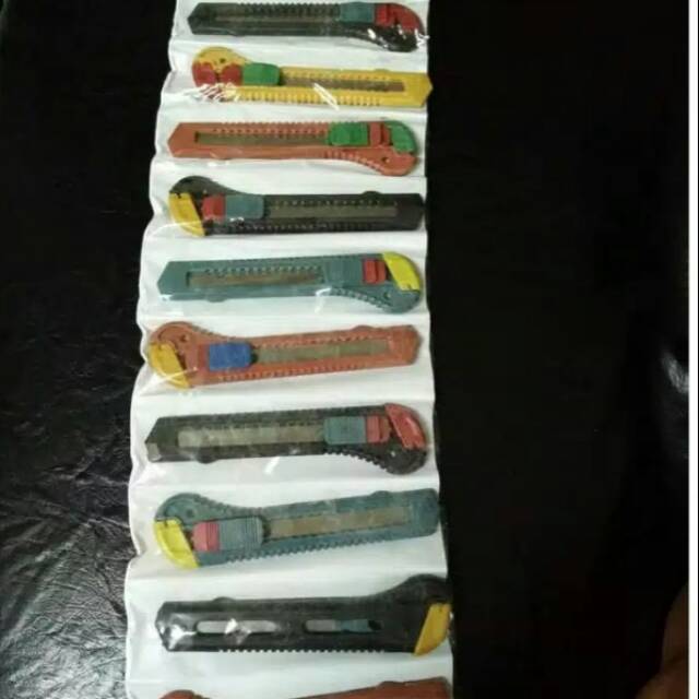 

Cutter Sedang Pisau Serbaguna Sedang Cutter Serbaguna Sedang