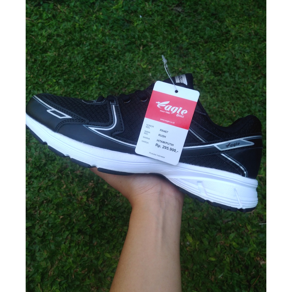 Size 39 Sepatu Lari Eagle Rush Running Shoes Sneakers Wanita Pria Hitam Putih