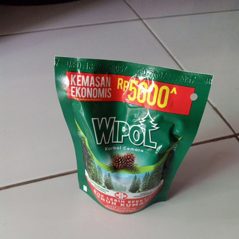 wipol karbol Cemara 200mli